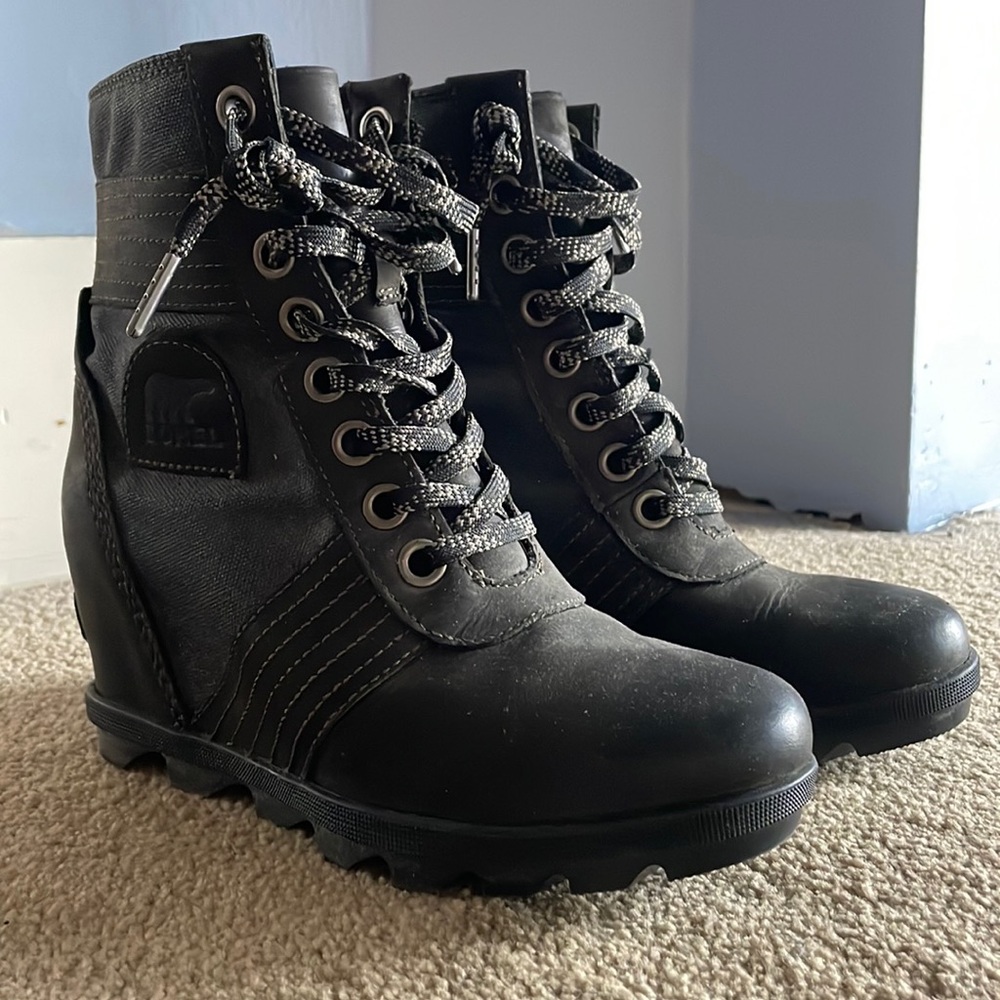 Size 7. Black Sorel Joan of Arctic lace up wedge boots.